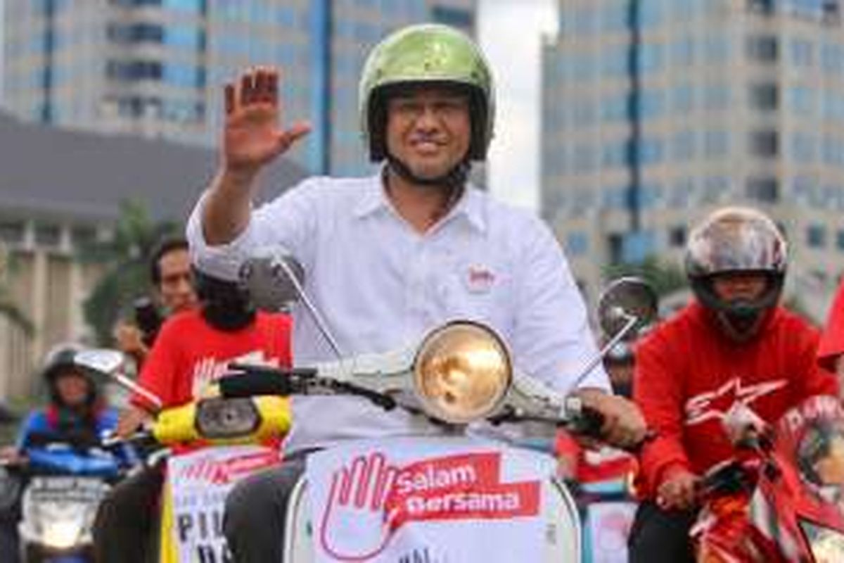 pasangan nomor urut 3 anies baswedan gubernur dan wakil gubernur yang maju di Pemilihan Kepala Daerah DKI 2017 mendeklarasikan kampanye damai di silang barat daya Lapangan Monas, Jakarta Pusat, Sabtu (29/10/2016).