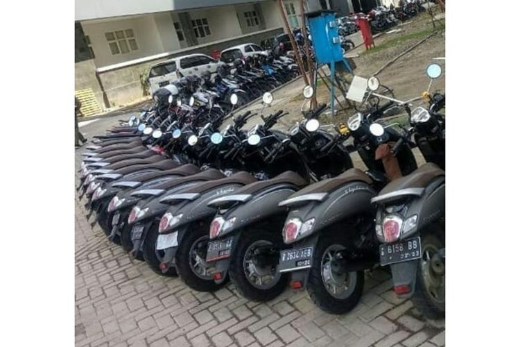 Viral Scoopy  Abu  abu  Berjajar Rapi di Parkiran Ahmad 