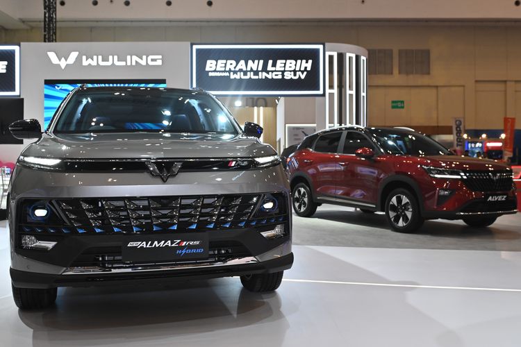 Wuling Almaz Hybrid dan Wuling Alvez di GJAW 2024