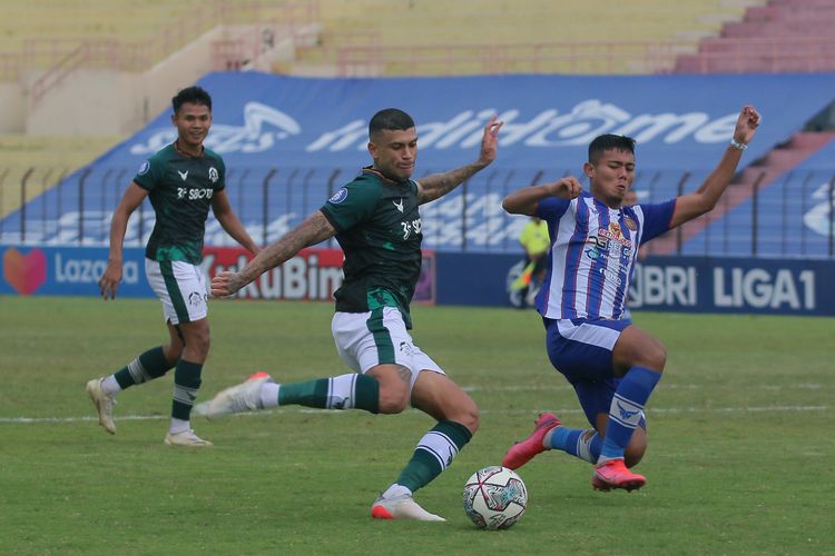 Pemain Persikabo, Ciro Alves, kala beraksi menghadapi Persiraja Banda Aceh dalam laga Liga 1 2021-2022 di Stadion Sultan Agung, Bantul, Kamis 9 Desember 2021. 