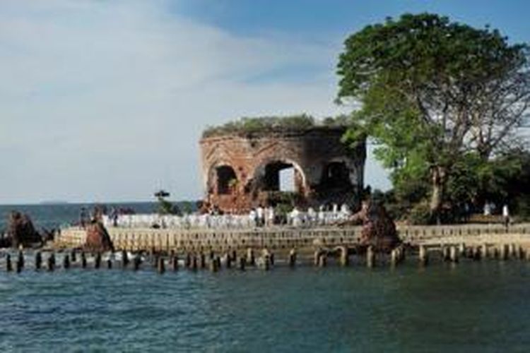 Benteng Martello di salah satu ujung Pulau Kelor, Kepulauan Seribu, Jakarta.