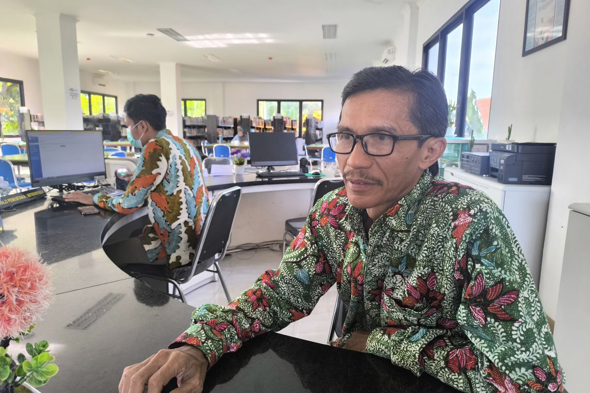 Hariadi, Pustakawan Muda Perpusda M. Tabrani Pamekasan bercerita pengalamannya, Jumat (12/9/2025)