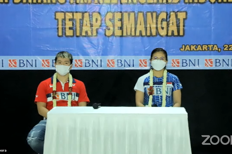 Marcus Fernaldi Gideon dan Greysia Polii saat berbicara dalam Konferensi pers yang digelar untuk menyambut kedatangan tim Indonesia, Senin (22/3/2021) malam WIB.