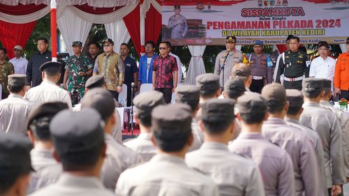 Mas Dhito Saksikan Simulasi Pengamanan Pilkada di Dinhub Kabupaten Kediri