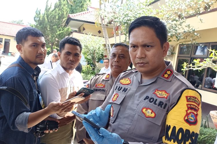 Kapolres Lombok Barat AKBP Bagus Nyoman Gede Junaedi saat ditemuii di kantornya, Senin (20/11/2023)