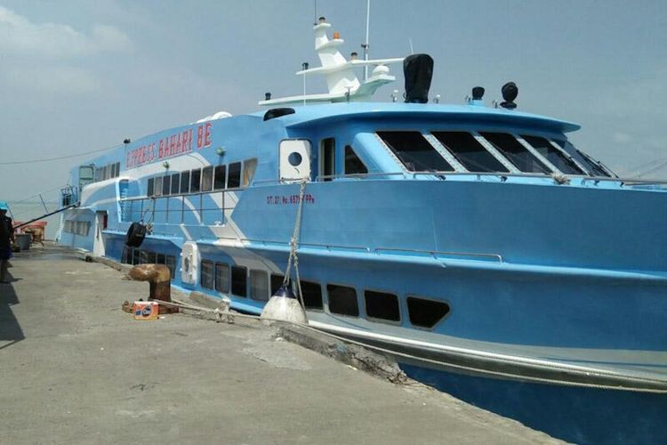 Pelabuhan Teluk Nibung atau Pelabuhan Tanjung Balai merupakan pelabuhan terbuka yang bisa terakses langsung ke Negeri Sembilan Malaysia. Kapal dari Tanjung Balai ke Malaysia berangkat 3 kali dalam sepekan.