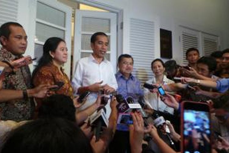 Presiden dan wakil presiden terpilih Joko Widodo-Jusuf Kalla bersama Ketua DPP PDI Perjuangan Puan Maharani
