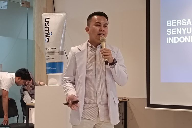 drg. Aswar Sandi yang berpraktik secara mandiri di KADOYA Dental Clinic, dalam peluncuran produk pasta gigi usmile di Jakarta Selatan pada Rabu (10/12/2025).