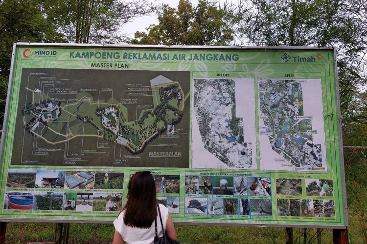 Pengunjung di Kampoeng Reklamasi Air Jangkang, Rabu (22/6/2022).