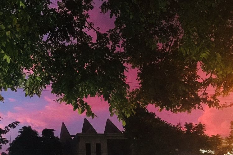 Ilustrasi langit senja.