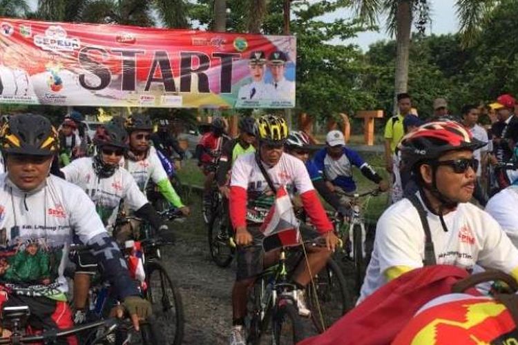  Ribuan peserta Sepeda Nusantara 2018 etape Lampung Timur tampak antusias mengikuti acara yang digelar pada Minggu (11/11/2018) dengan mengambil start di Islamic Centre Lampung Timur.