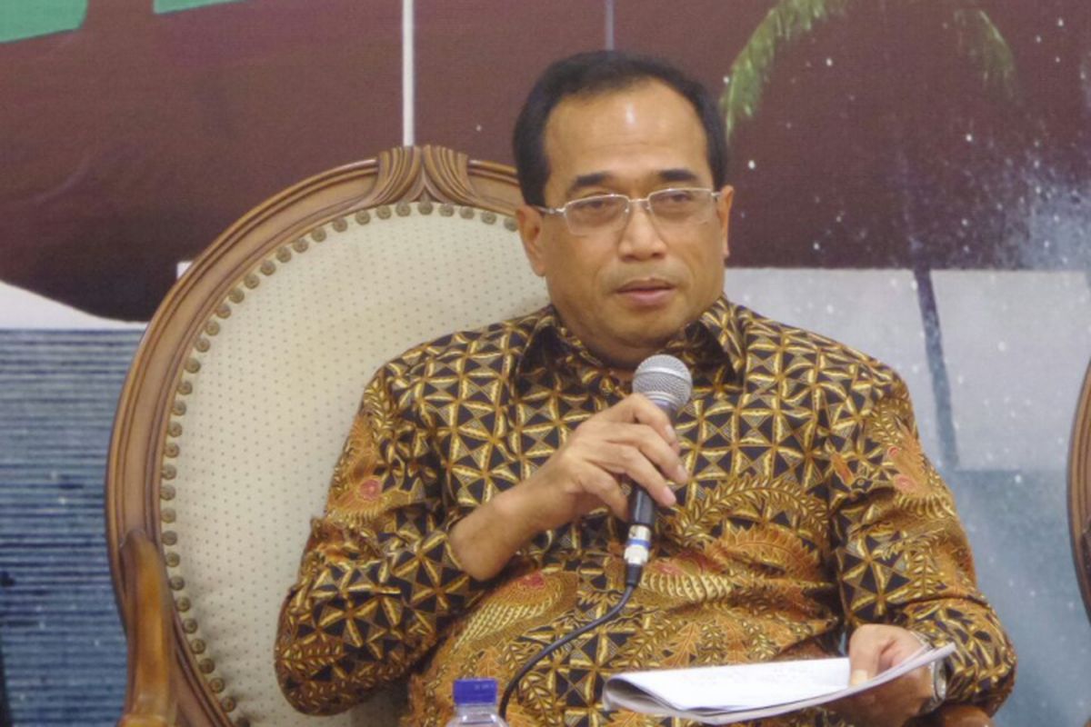 Menteri Perhubungan Budi Karya Sumadi di Kompleks Parlemen, Senayan, Jakarta, Selasa (4/4/2017).
