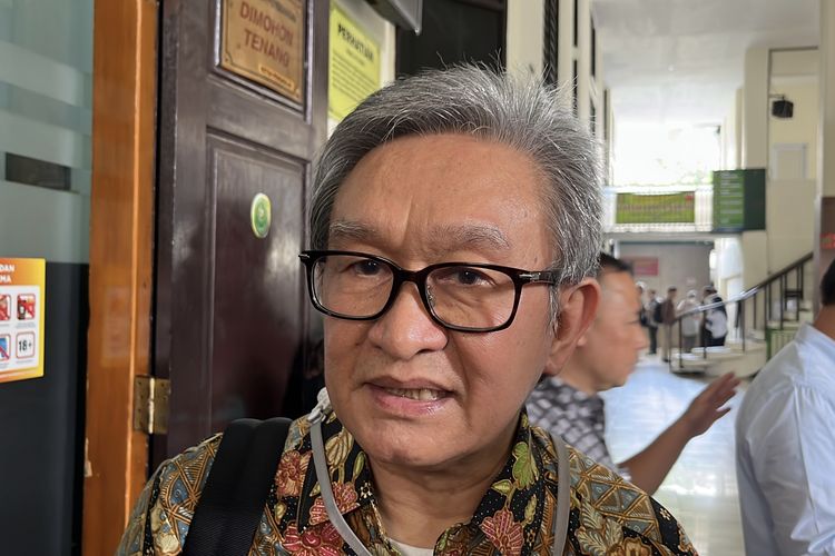 Pengacara Maqdir Ismail saat ditemui di Pengadilan Negeri (PN) Jakarta Selatan, Senin (3/7/2023).