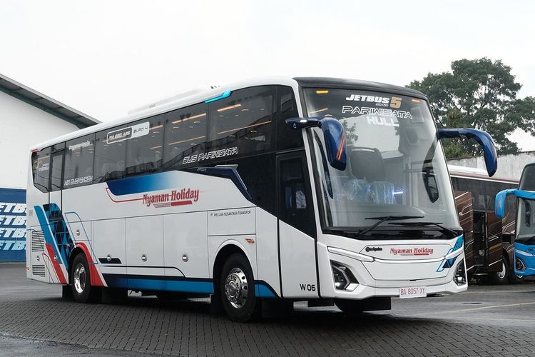Bus baru PO Nyaman Holiday pakai sasis Hino