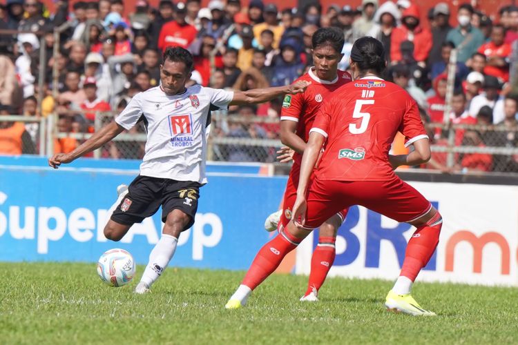 Semen Padang berhasil promosi ke Liga 1 pada musin depan. Tim berjulukan Kabau Sirah tersebut meraih tiket promosi setelah mengalahkan Malut United dengan skor 1-0 pada laga kedua semifinal Liga 2 di Stadion H Agus Salim, Kamis (29/2/2024). 

Dengan agregat 2-0, Semen Padang akan melawan PSBS Biak pada final Liga 2.
