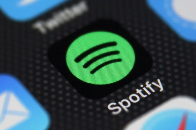 Spotify memudahkan pengguna berlangganan layanan Premium tanpa kartu kredit. Kini, cara bayar Spotify Premium bisa dengan pulsa, baik prabayar maupun pascabayar.