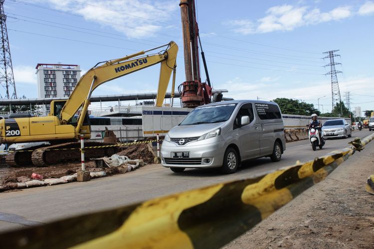 Suasana pembangunan Underpass Senen Extension, Senen, Jakarta Pusat, Senin (27/1/2020). Pembangunan Underpass Senen Extension ini dimulai sejak 1 Januari 2020, dan rencananya akan selesai 30 Desember 2020.