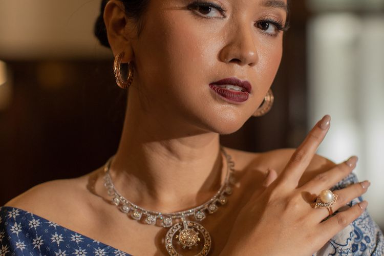 Perhiasan Nusantara karya Samuel Wattimena dan The Palace Jeweler.