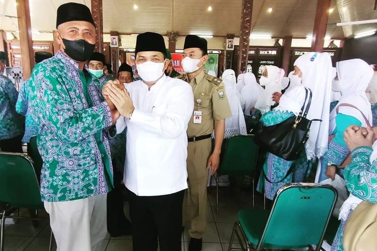 Bupati Semarang Ngesti Nugraha melepas calon jemaah haji di Pendopo Rumah Dinas
