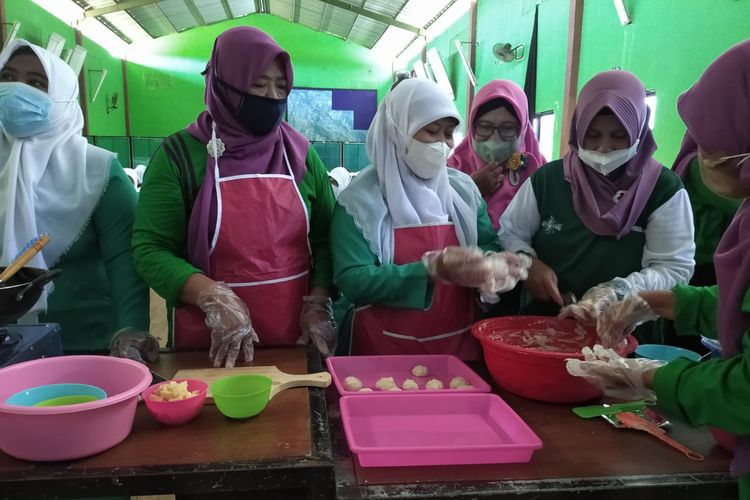 Pelatihan Diversifikasi Olahan Hasil Perikanan di beberapa wilayah di Indonesia pada Rabu (16/3/2022) hingga Rabu (23 /3/2022).