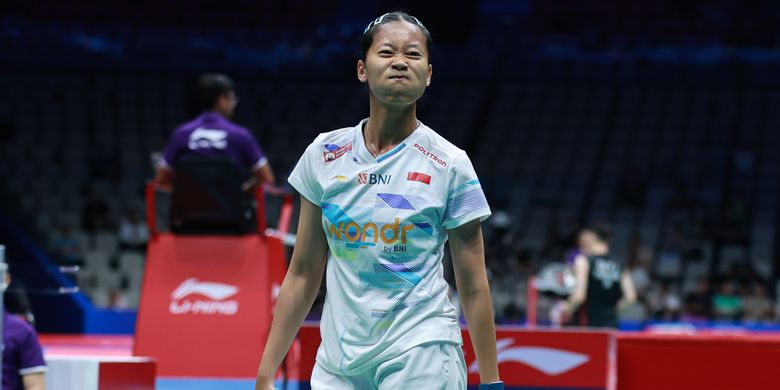 Ekspresi pebulu tangkis tunggal putri Indonesia, Putri Kusuma Wardani, kala turun dalam babak 32 besar China Masters 2025 di Shenzen Arena, Selasa (16/9/2025).