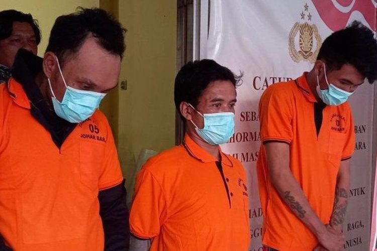 Polisi menangkap tiga pemuda yang dianggap sebagai dalang tawuran di kawasan Johar Baru, Jakarta Pusat. Para pelaku ditangkap saat berkumpul di sebuah warnet di kawasan Johar Baru, Senin (23/8/2021) sore, sehari setelah aksi tawuran. 