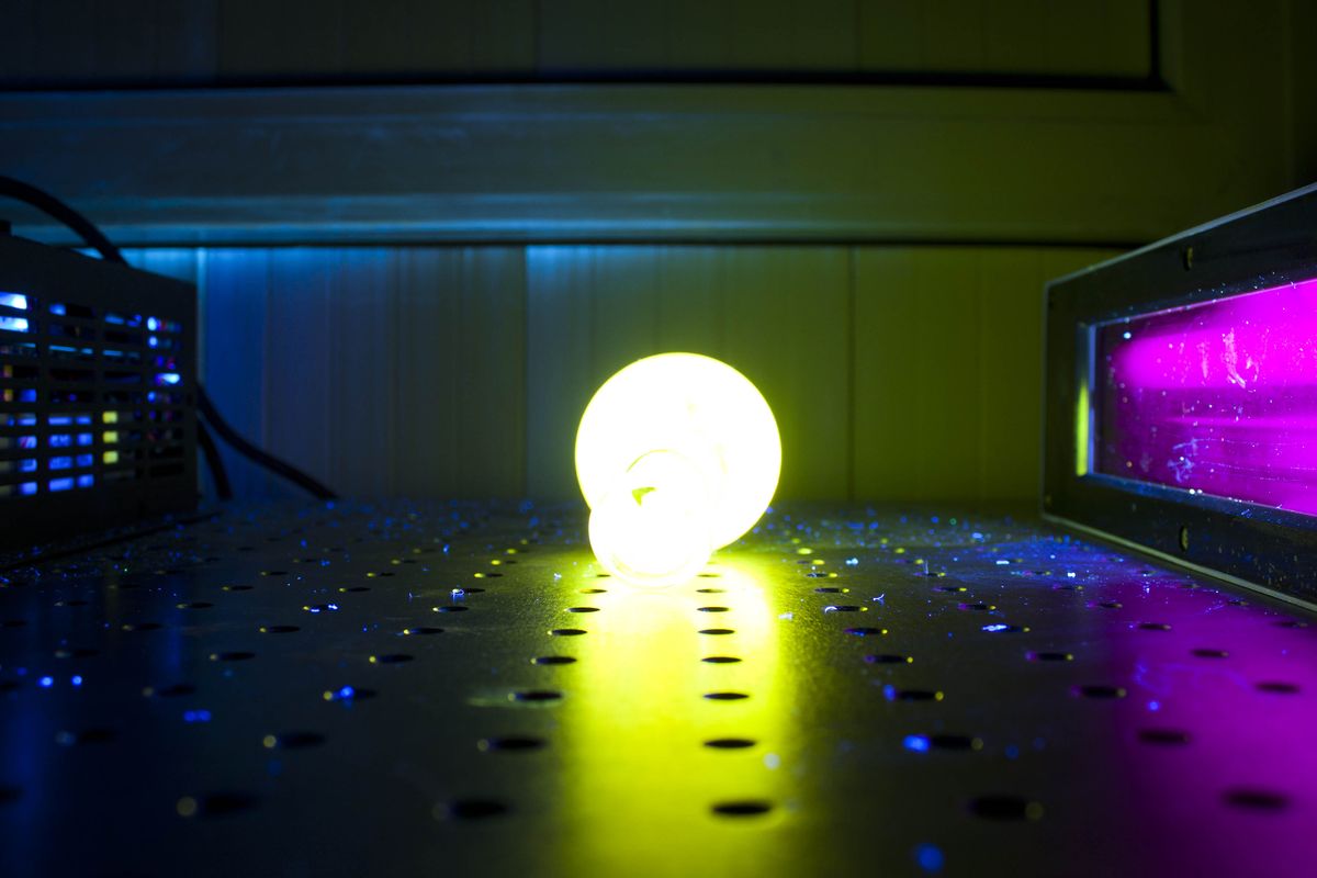 Lampu UV yang dapat sterilisasi ruangan