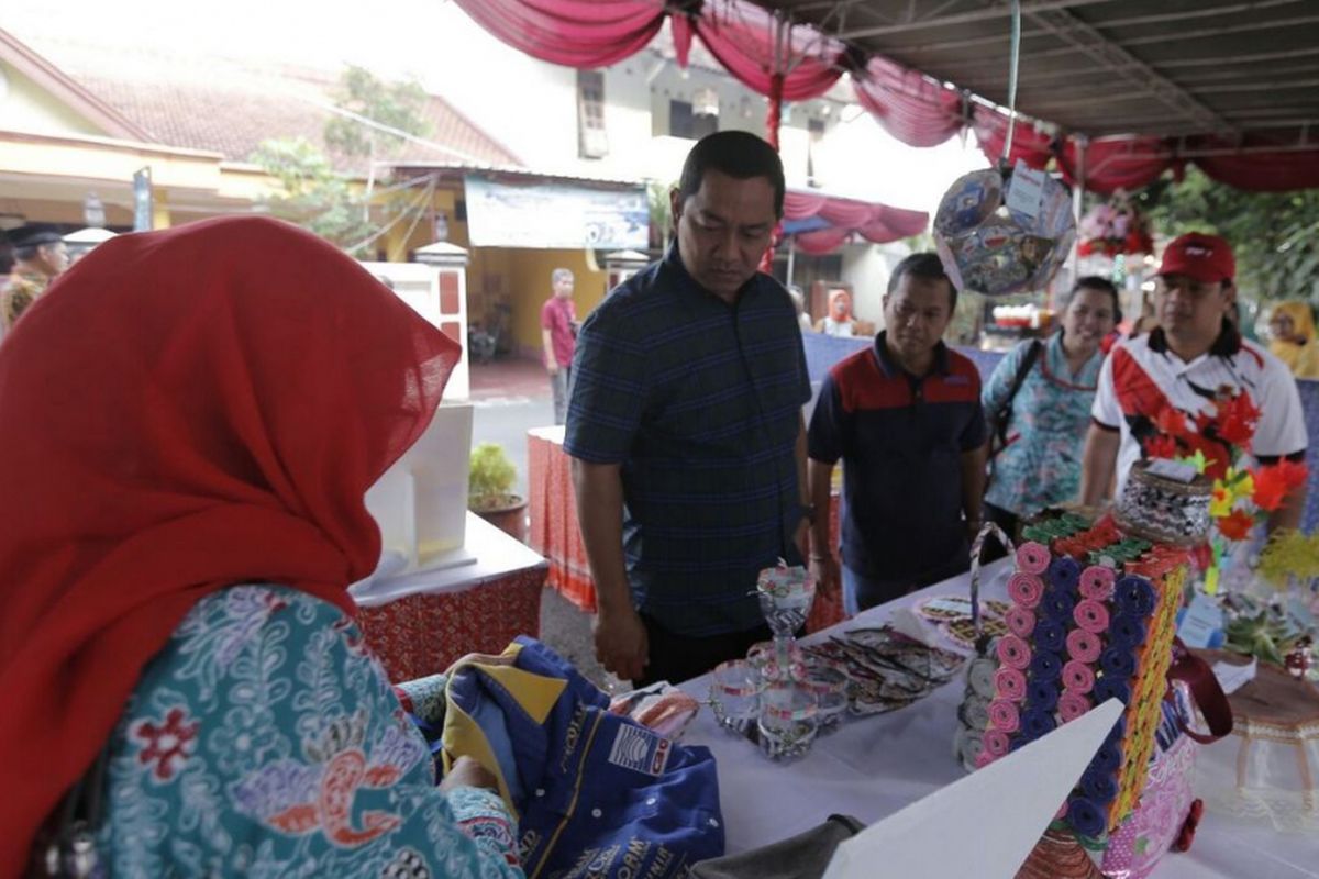 Dalam bazar murah Lempongsari sejumlah makanan pun digelar oleh sebanyak 6 RW seperti buntil, tholo, bongko, serta sejumlah handicraft hasil karya warga sekitar.