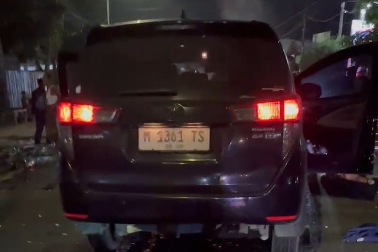 Nopol mobil yang terlibat tabrakan maut. 
