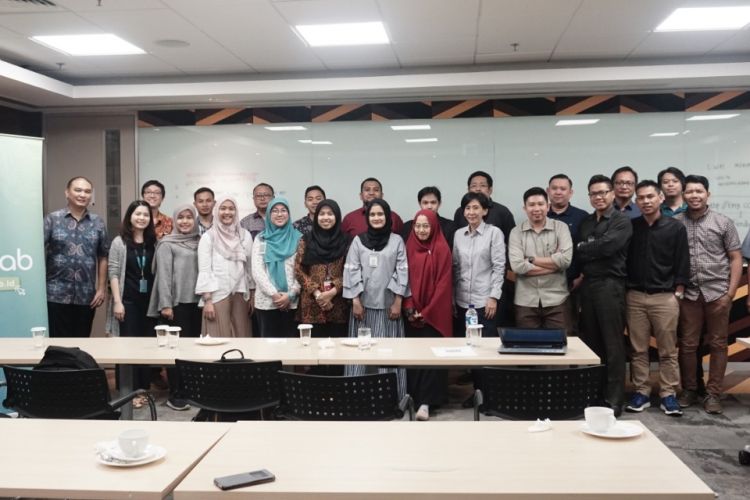 Meet Up ke dua DQlab ke Microsoft Indonesia menjabarkan proses serta pemanfaatan machine learning di berbagai industri lewat Data Science Enablement Program (14/11/2018).