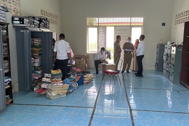 Penggeledahan dokumen di kantor Dinkes Bangka Belitung oleh Tim Ditkrimsus Polda, Senin (31/1/2022).