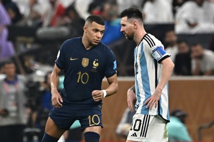 Kylian Mbappe (kiri) dan Lionel Messi (kanan) dalam final Piala Dunia 2022 Argentina vs Brasil yang berlangsung di Stadion Lusail, Qatar, pada Minggu (18/12/2022) malam WIB. Terkini, Mbappe dan Messi menjadi nomine Pemain Terbaik dalam penghargaan The Best FIFA Football Awards 2022.