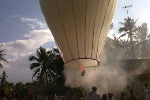 Rayakan Lebaran, Remaja Masjid Terbangkan Balon Udara