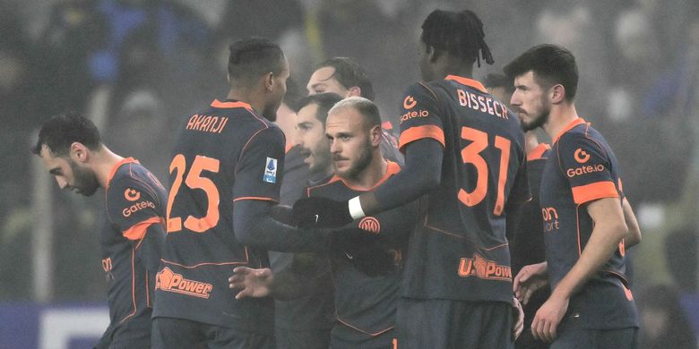Momen selebrasi gol Federico Dimarco dalam pertandingan sepak bola Serie A Liga Italia antara Parma vs Inter Milan di Stadion Ennio Tardini di Parma pada 7 Januari 2026. (Foto oleh Marco BERTORELLO / AFP)