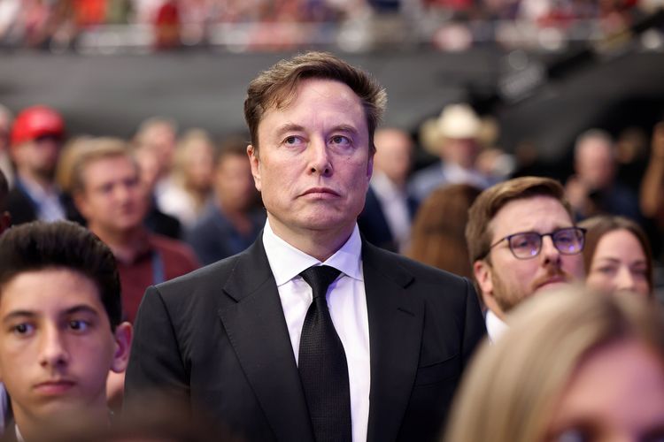 CEO dan pendiri Tesla Elon Musk. CEO Tesla Inc., Elon Musk, berpotensi meninggalkan Tesla jika usulan paket gaji senilai 1 triliun dollar AS atau sekitar Rp 16,4 kuadriliun tidak disetujui oleh pemegang saham.