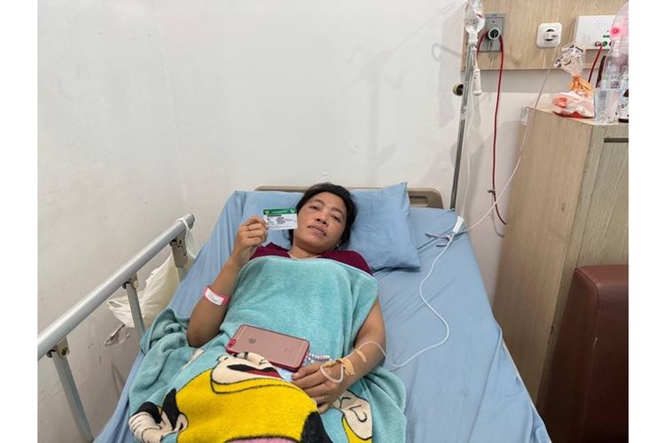 Peserta Program JKN asal Bandar lampung, Eka Istoryna (42), merasakan betul manfaat layanan kesehatan yang diberikan melalui program tersebut. 