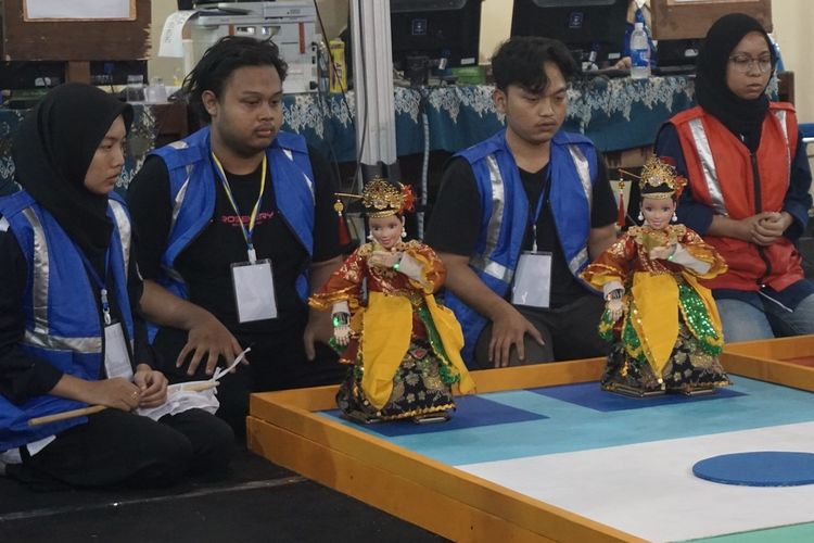 Foto : Rosemery UNY Juara II Kontes Robot Seni Tari Indonesia