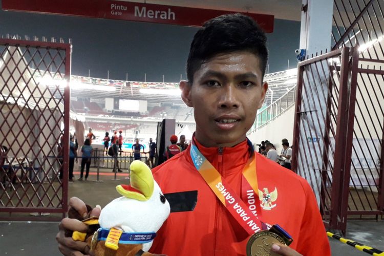 Atlet para-atletik Indonesia, Sapto Yogo Purnomo berhasil menyumbangkan emas untuk Indonesi di nomor lari 100 meter T37 pria yang berlangsung di Stadion GBK, Jakarta, Selasa (8/10/2018) petang. Ini merupakan emas kedua yang disumbangkannya.