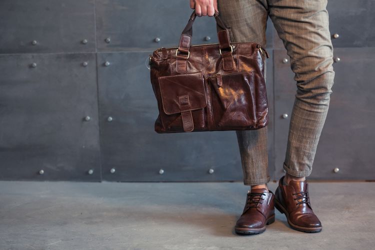 5 Rekomendasi Sepatu Formal Lokal Pria untuk Kerja, Ada Derby hingga Loafers