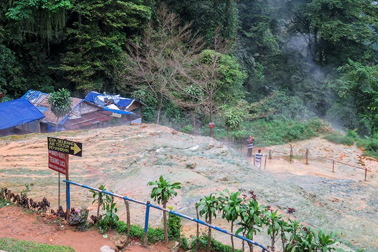 Pancuran Pitu di Baturraden, Banyumas.