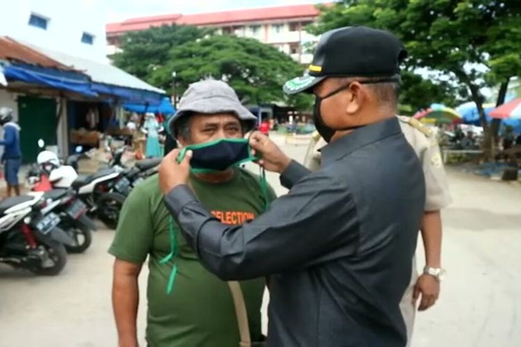 Pemerintah Kota Baubau akhirnya menerbitkan Peraturan Walikota (perwali) tentang pemberian sanksi kepada warga yang tidak menggunakan masker di tempat umum.