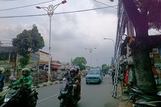 Dahan Pohon di Kramatjati Patah dan Timpa Kepala Truk