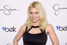 Rayakan Ultah ke-40, Jessica Simpson Kenakan Jeans Berusia 14 Tahun