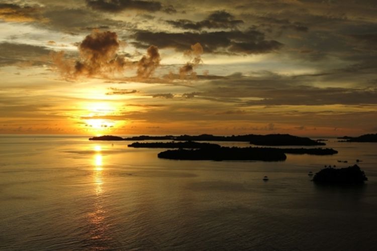 Sunset di Guraici, Halmahera Selatan, Maluku Utara.