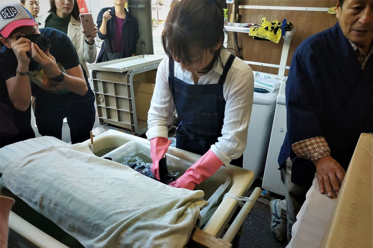 Sepatu Onitsuka Tiger Nippon Made dicuci sebelum diproses lebih lanjut