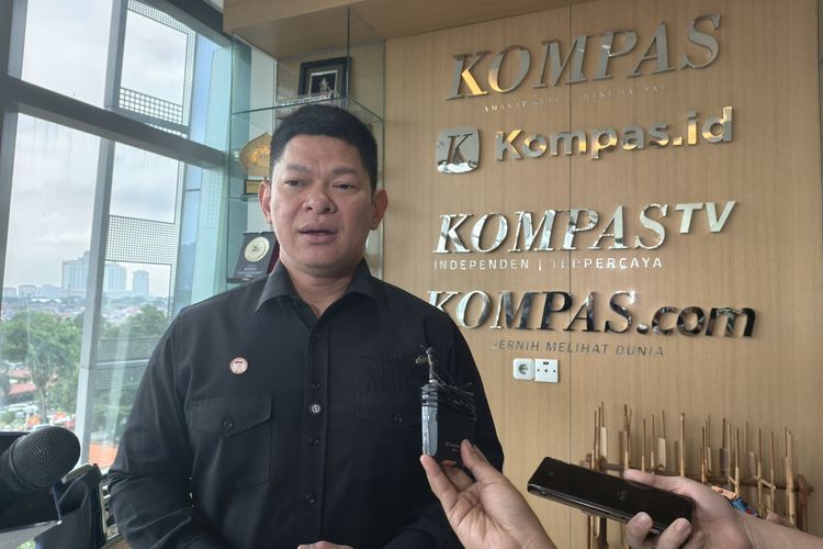 Ketua Komite Olimpiade Indonesia (NOC Indonesia), Raja Sapta Oktohari, berbicara dalam kunjungannya ke Menara Kompas, Jakarta, pada Senin (29/9/2025).