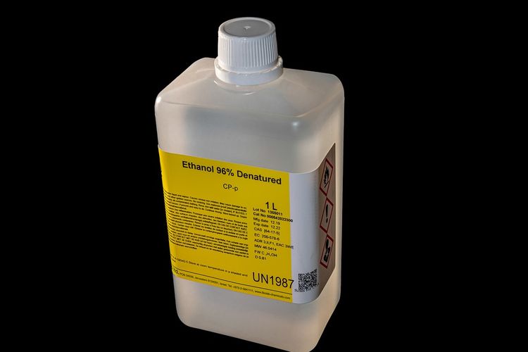 Perbedaan etanol dan metanol.

