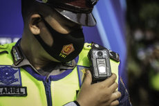 Tilang Manual Dilarang, Polisi Bakal Dilengkapi Kamera Badan