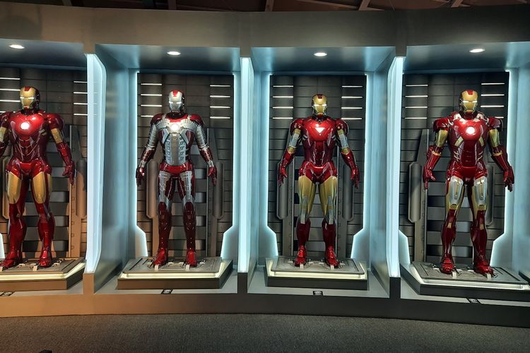 Deretan armor asli Iron Man yang dipajangkan di acara Marvel Studios Exhibition Indonesia.