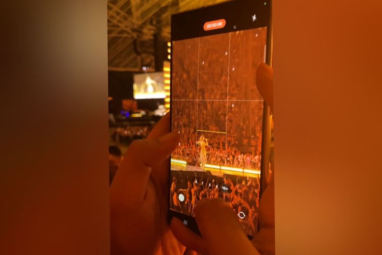 Siapkan ruang penyimpanan yang banyak di ponselmu sebelum datang ke konser Taylor Swift The Eras Tour di National Stadium Singapore. 